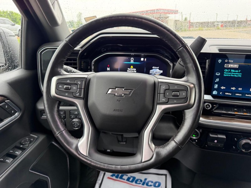 Chevrolet Silverado 1500 Vehicle Full-screen Gallery Image 9