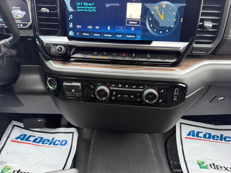 Chevrolet Silverado 1500 Vehicle Full-screen Gallery Image 13