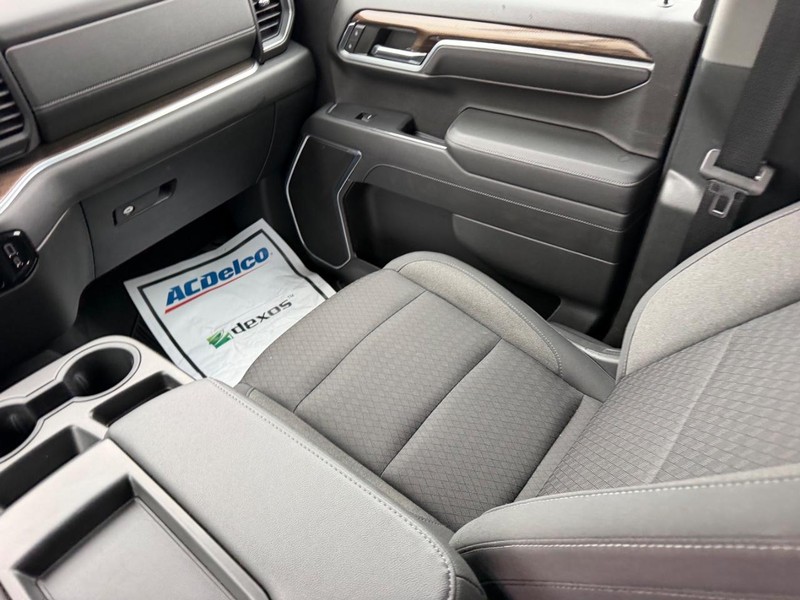 Chevrolet Silverado 1500 Vehicle Full-screen Gallery Image 14