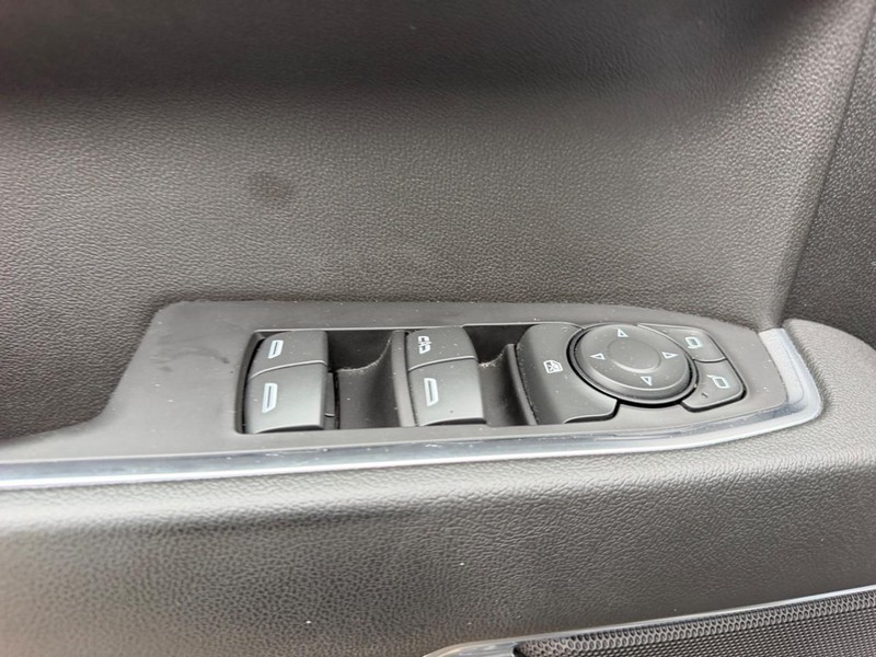 Chevrolet Silverado 1500 Vehicle Full-screen Gallery Image 15