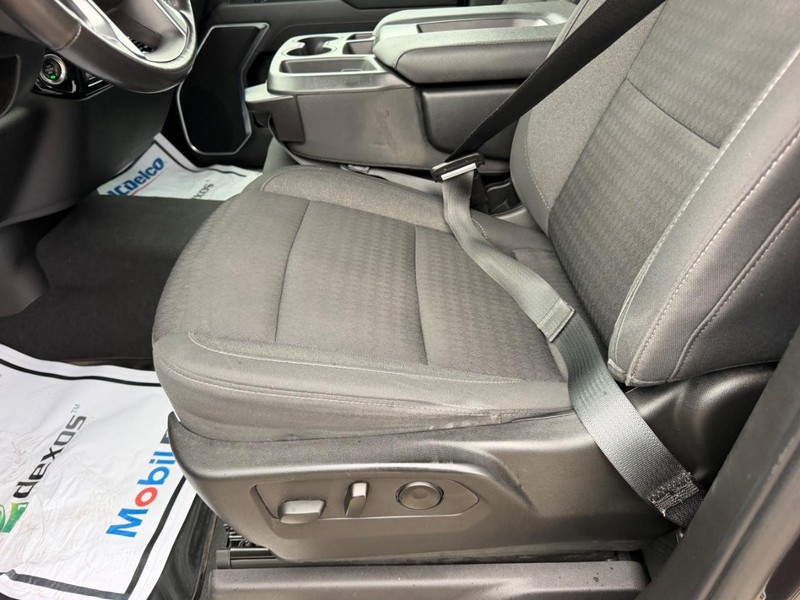 Chevrolet Silverado 1500 Vehicle Full-screen Gallery Image 16