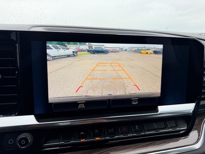 Chevrolet Silverado 1500 Vehicle Full-screen Gallery Image 18