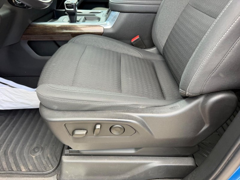 GMC Sierra 1500 Vehicle Full-screen Gallery Image 17