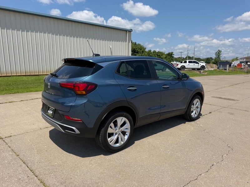 Buick Encore GX Vehicle Full-screen Gallery Image 3