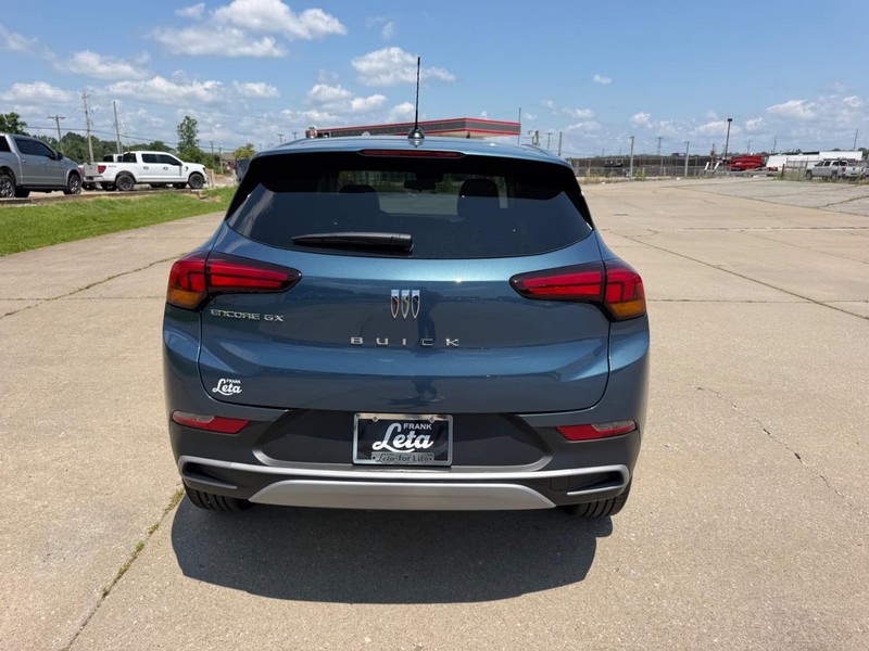Buick Encore GX Vehicle Full-screen Gallery Image 4