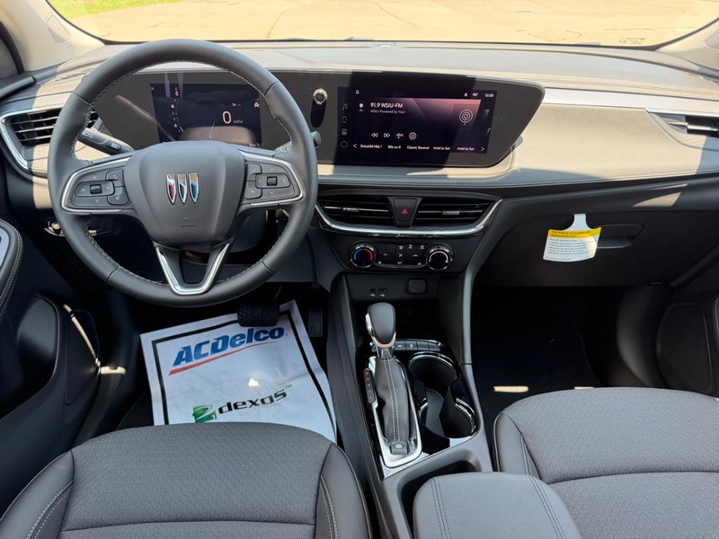 Buick Encore GX Vehicle Full-screen Gallery Image 8