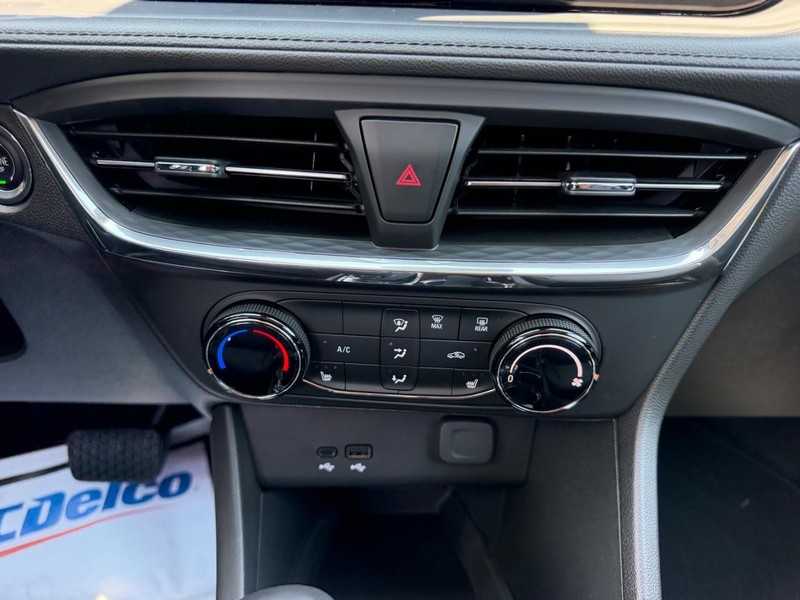 Buick Encore GX Vehicle Full-screen Gallery Image 13