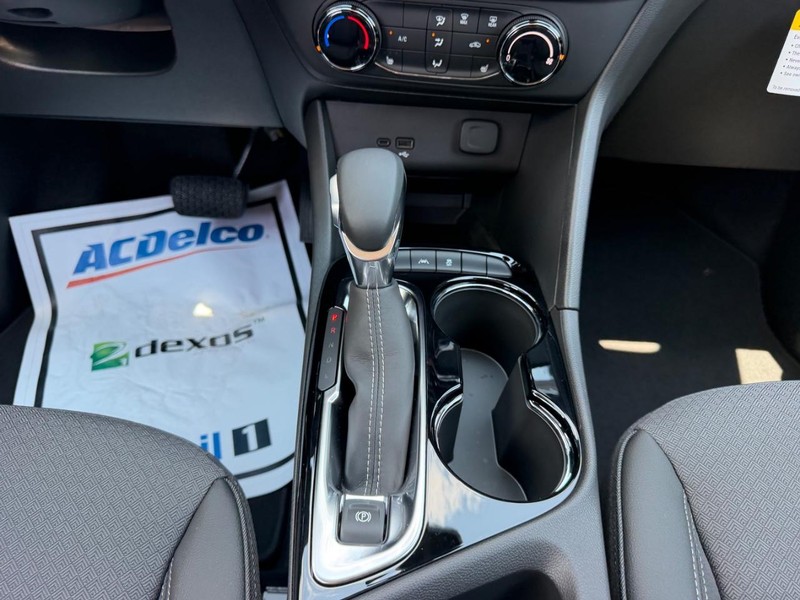 Buick Encore GX Vehicle Full-screen Gallery Image 14