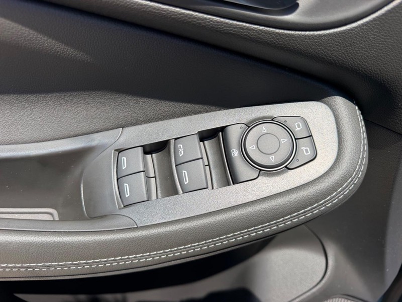 Buick Encore GX Vehicle Full-screen Gallery Image 16