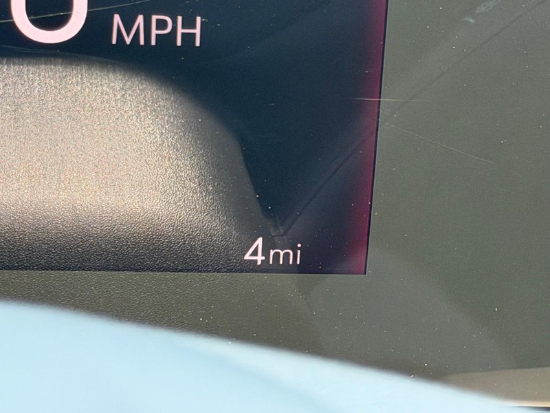 Buick Encore GX Vehicle Full-screen Gallery Image 18