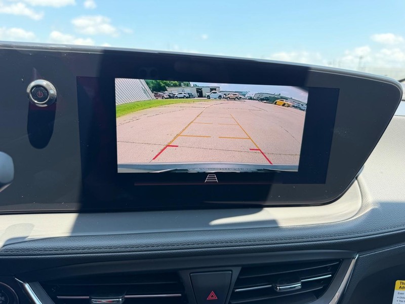Buick Encore GX Vehicle Full-screen Gallery Image 19