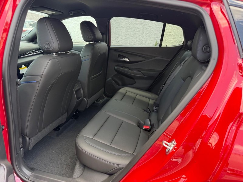 Buick Envista Vehicle Full-screen Gallery Image 8