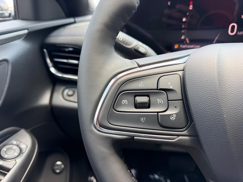 Buick Envista Vehicle Full-screen Gallery Image 11