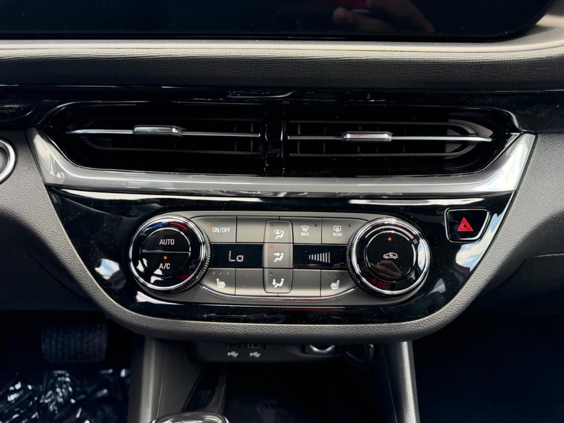 Buick Envista Vehicle Full-screen Gallery Image 14