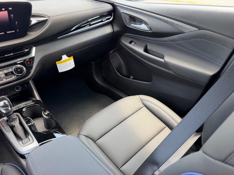 Buick Envista Vehicle Full-screen Gallery Image 16