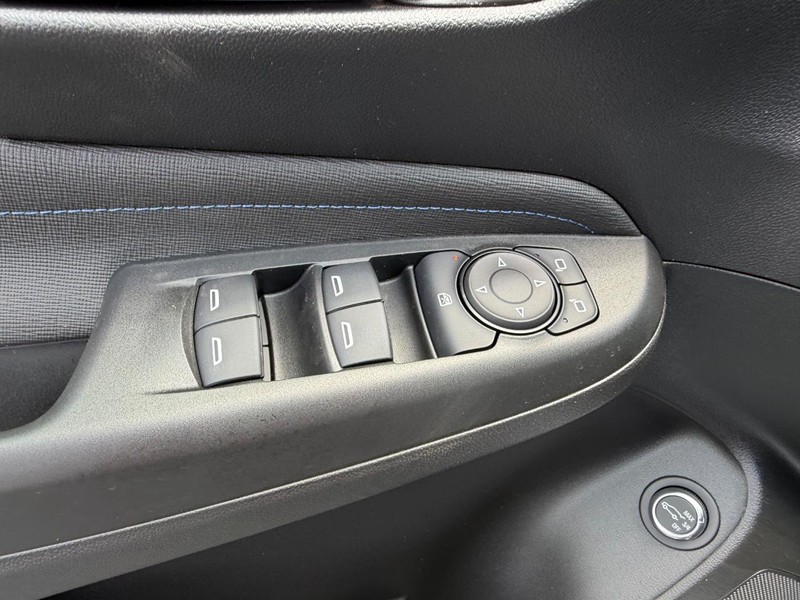 Buick Envista Vehicle Full-screen Gallery Image 17