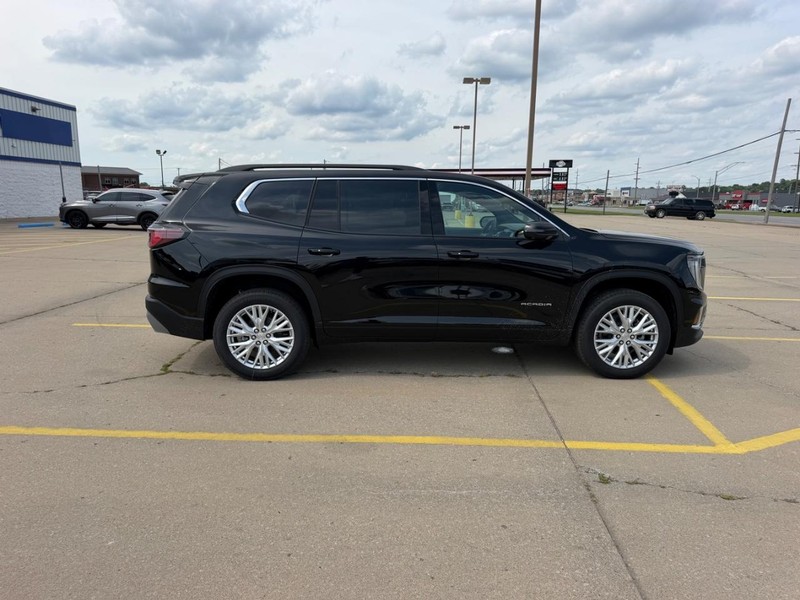 GMC Acadia Vehicle Full-screen Gallery Image 2