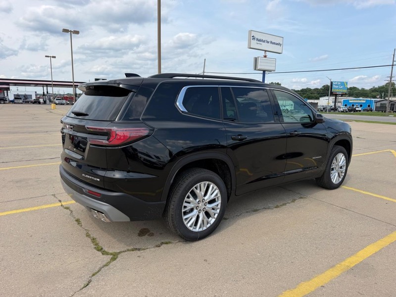 GMC Acadia Vehicle Full-screen Gallery Image 3