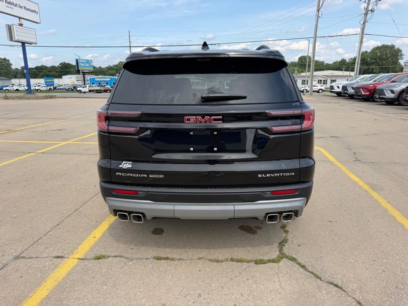 GMC Acadia Vehicle Full-screen Gallery Image 4
