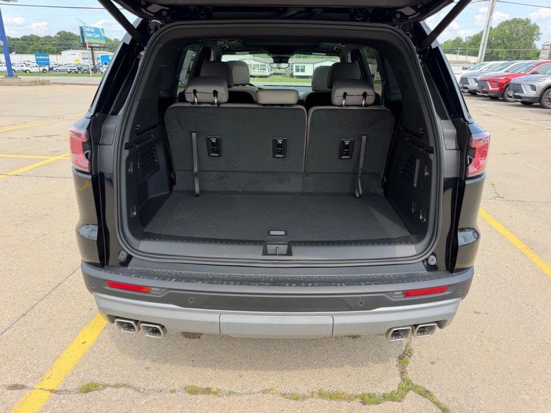 GMC Acadia Vehicle Full-screen Gallery Image 5
