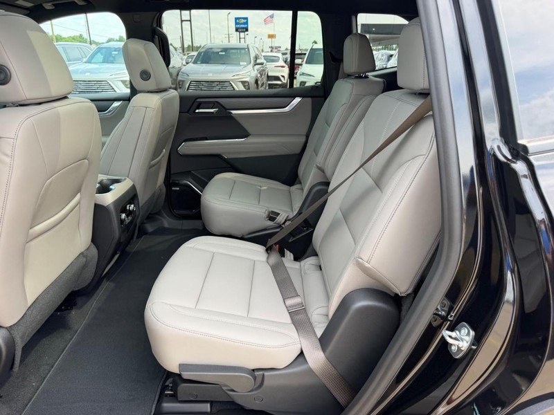 GMC Acadia Vehicle Full-screen Gallery Image 9