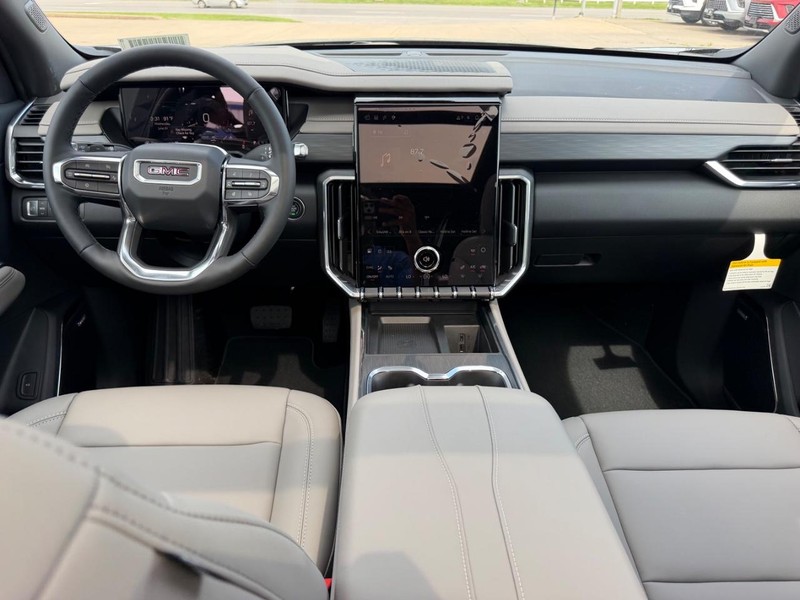 GMC Acadia Vehicle Full-screen Gallery Image 12