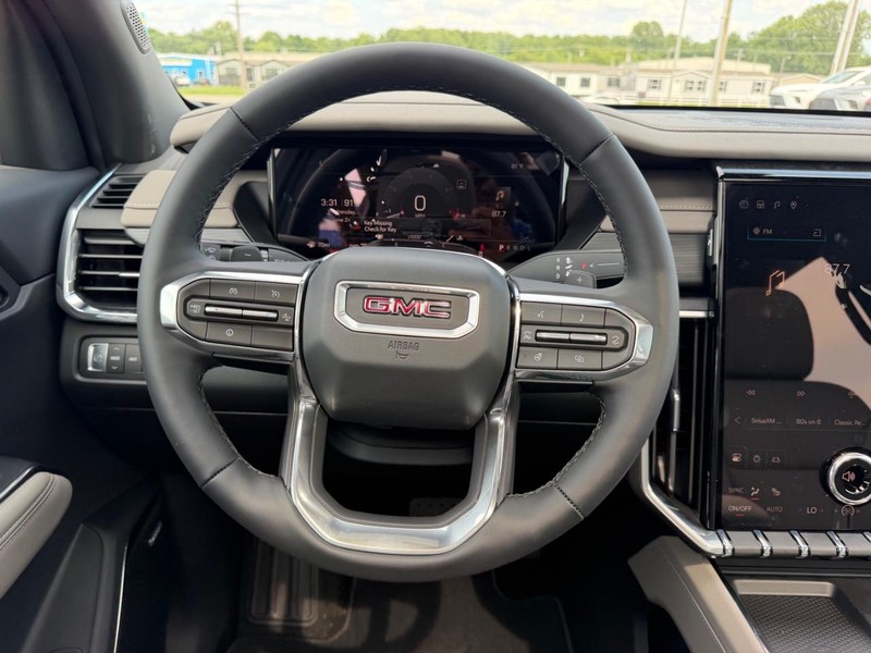 GMC Acadia Vehicle Full-screen Gallery Image 13
