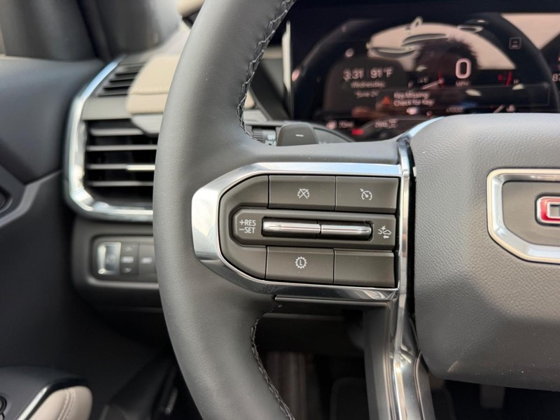 GMC Acadia Vehicle Full-screen Gallery Image 14