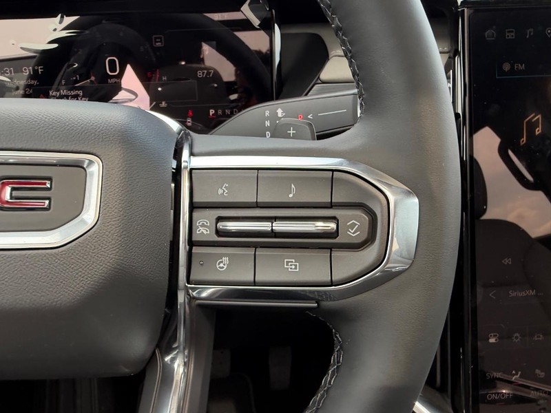 GMC Acadia Vehicle Full-screen Gallery Image 15