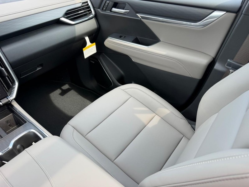 GMC Acadia Vehicle Full-screen Gallery Image 19
