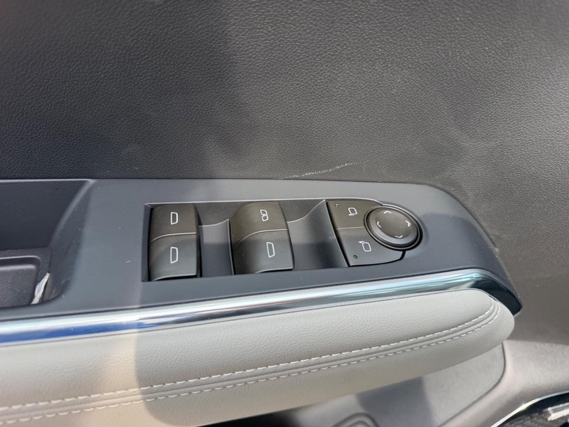 GMC Acadia Vehicle Full-screen Gallery Image 20