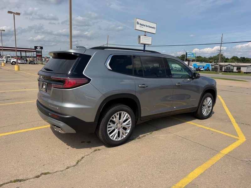 GMC Acadia Vehicle Full-screen Gallery Image 3