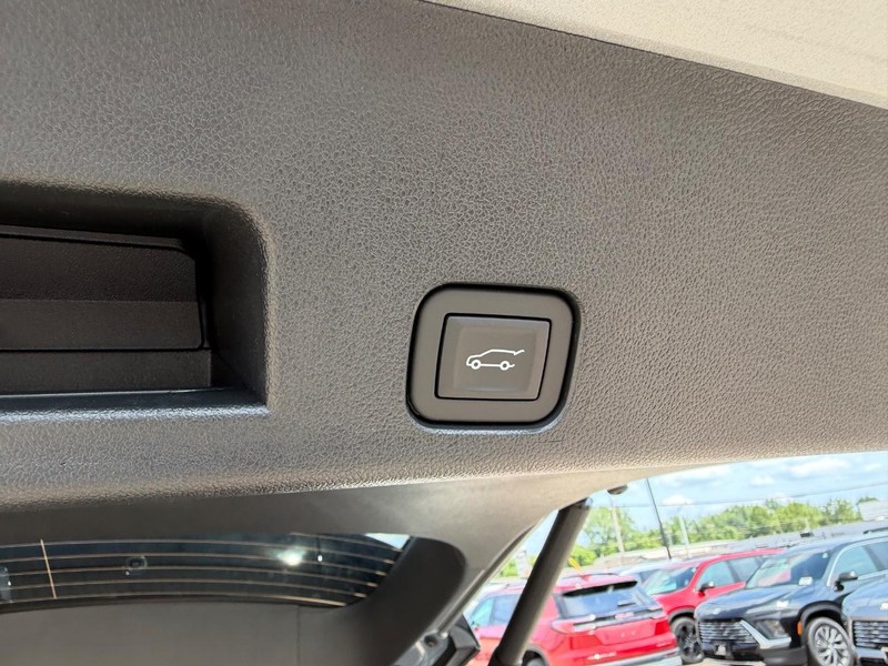 GMC Acadia Vehicle Full-screen Gallery Image 6