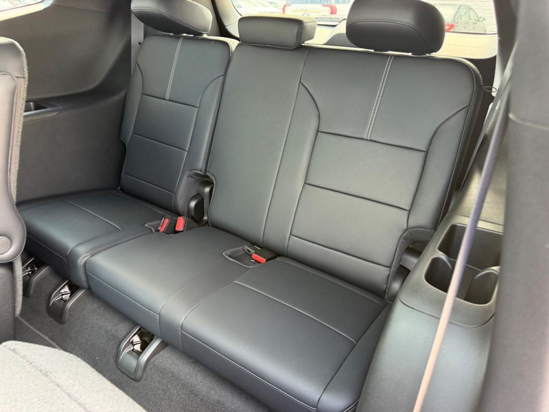 GMC Acadia Vehicle Full-screen Gallery Image 8