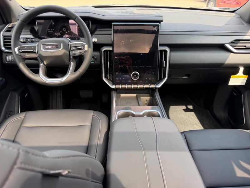 GMC Acadia Vehicle Full-screen Gallery Image 12