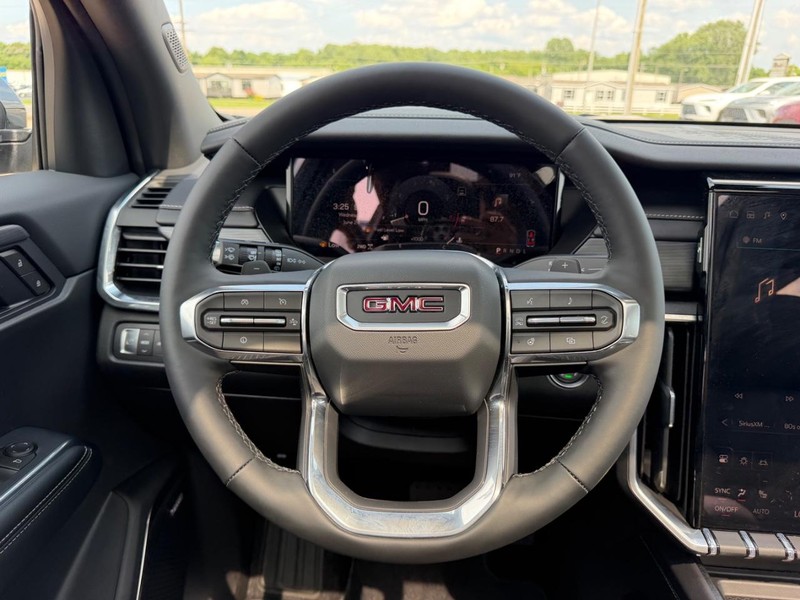GMC Acadia Vehicle Full-screen Gallery Image 13