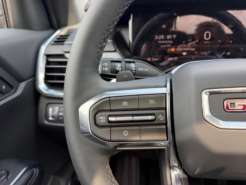 GMC Acadia Vehicle Full-screen Gallery Image 14