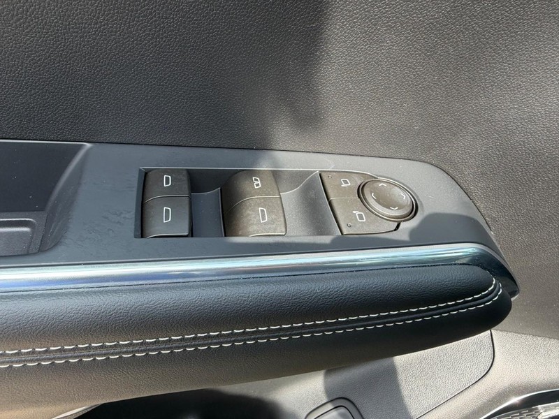 GMC Acadia Vehicle Full-screen Gallery Image 20