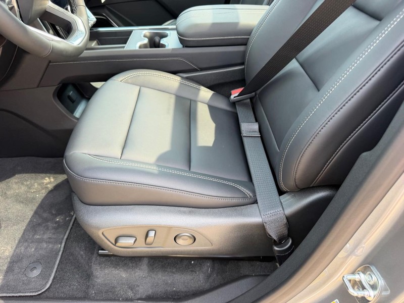 GMC Acadia Vehicle Full-screen Gallery Image 21