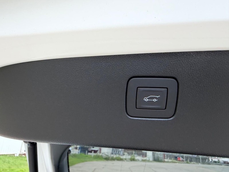Buick Envista Vehicle Full-screen Gallery Image 6