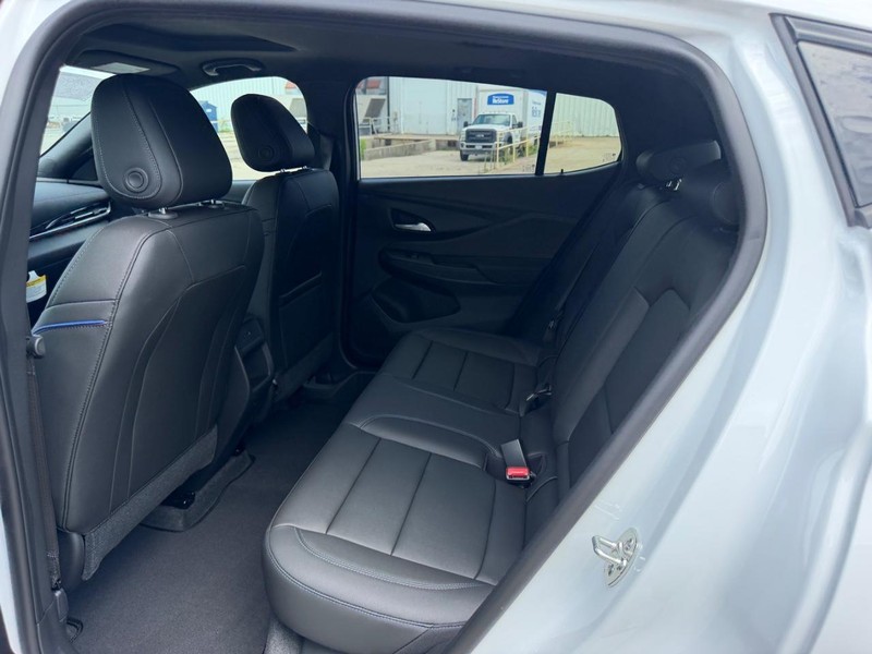 Buick Envista Vehicle Full-screen Gallery Image 8