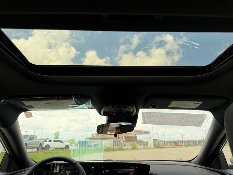 Buick Envista Vehicle Full-screen Gallery Image 9