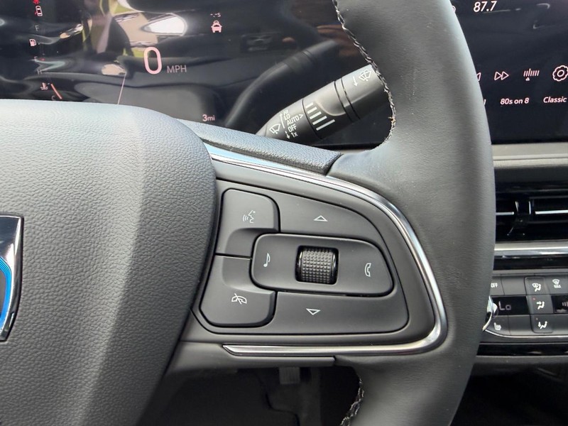 Buick Envista Vehicle Full-screen Gallery Image 13