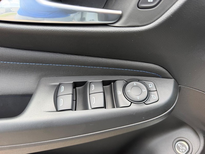 Buick Envista Vehicle Full-screen Gallery Image 18