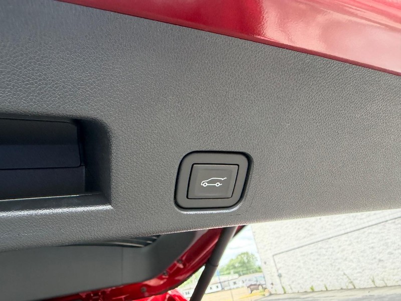 Buick Enclave Vehicle Full-screen Gallery Image 6