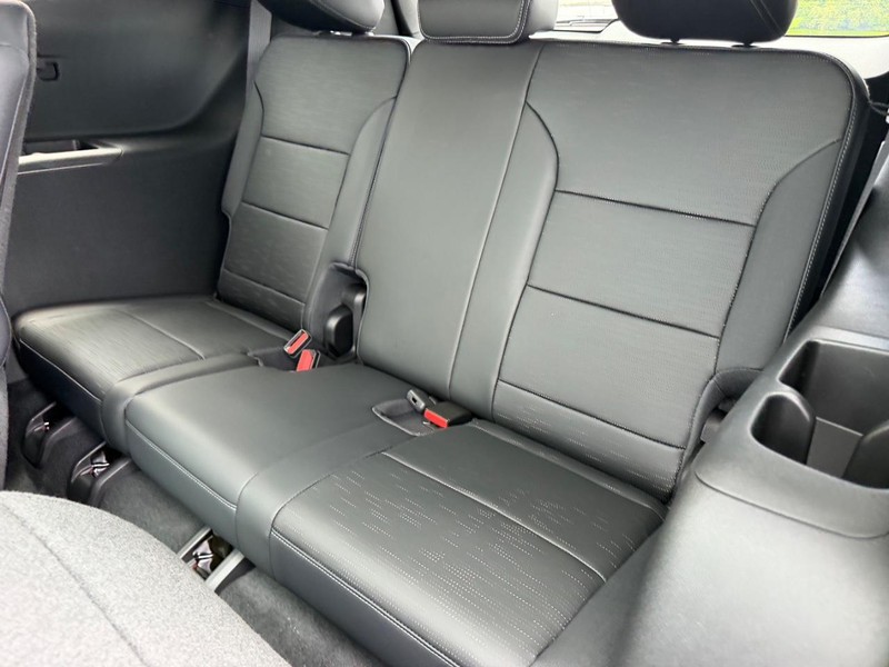 Buick Enclave Vehicle Full-screen Gallery Image 8