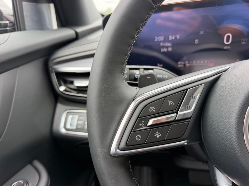 Buick Enclave Vehicle Full-screen Gallery Image 14