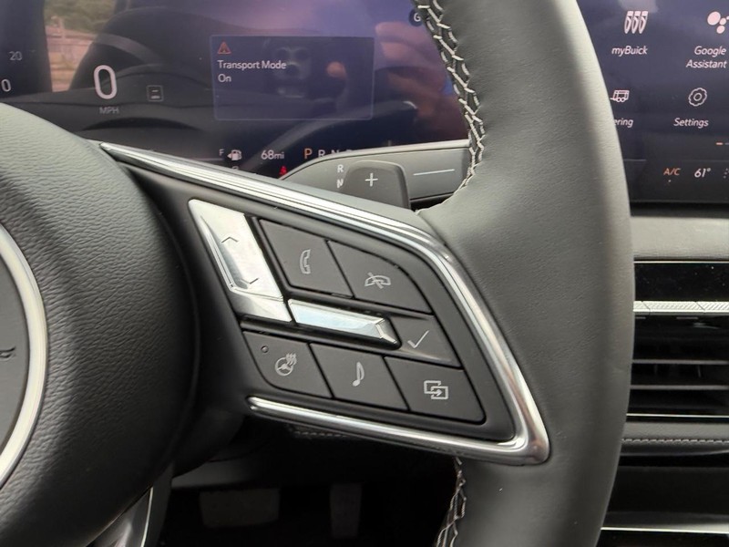 Buick Enclave Vehicle Full-screen Gallery Image 15