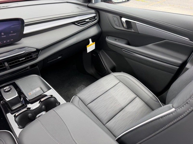 Buick Enclave Vehicle Full-screen Gallery Image 18