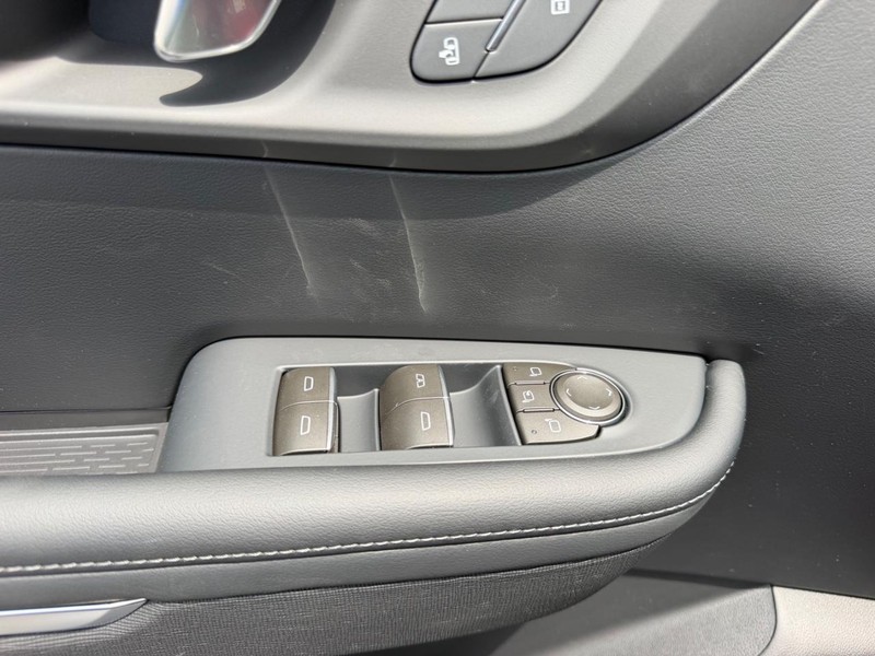 Buick Enclave Vehicle Full-screen Gallery Image 19